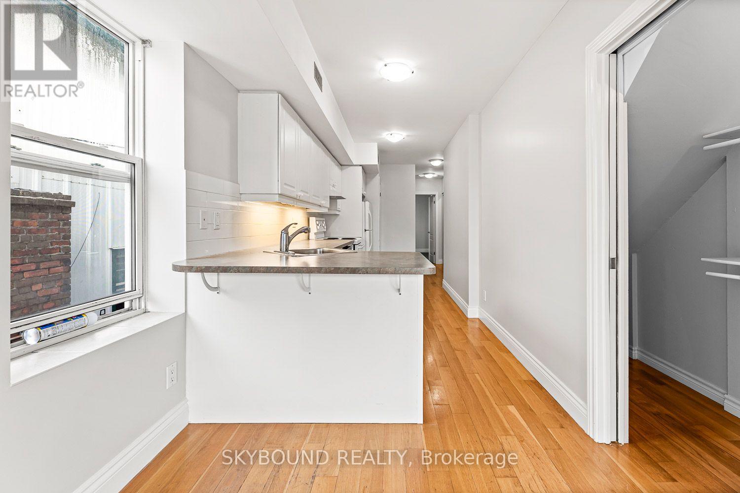 1 - 910 Kingston Road S, Toronto, Ontario  M4E 1S5 - Photo 11 - E13746384