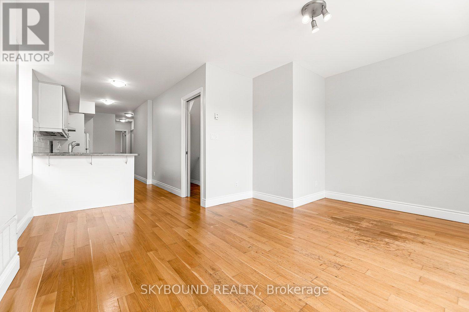 1 - 910 Kingston Road S, Toronto, Ontario  M4E 1S5 - Photo 14 - E13746384