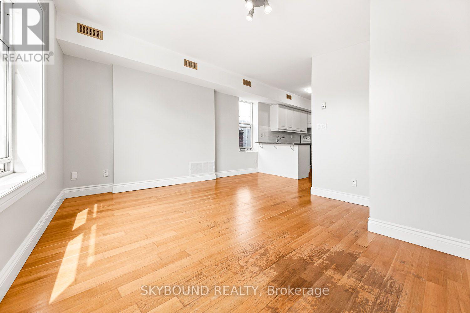 1 - 910 Kingston Road S, Toronto, Ontario  M4E 1S5 - Photo 15 - E13746384