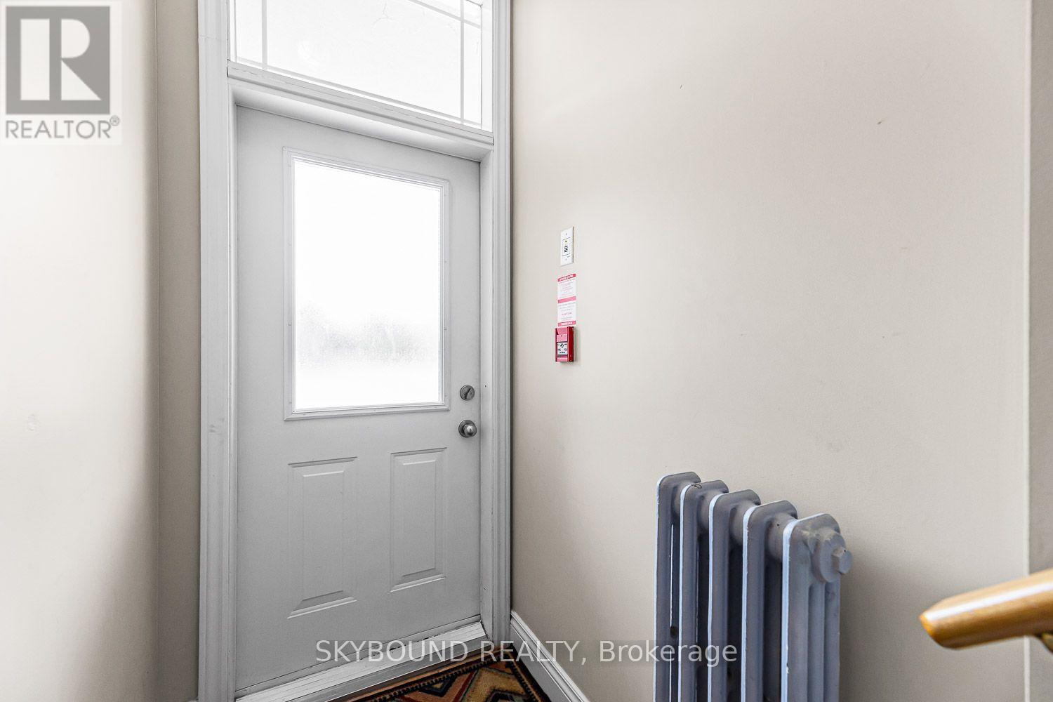 1 - 910 Kingston Road S, Toronto, Ontario  M4E 1S5 - Photo 3 - E13746384