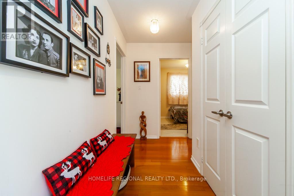 20 Rosemarie Crescent, Whitby, Ontario  L1M 1G6 - Photo 11 - E13746386