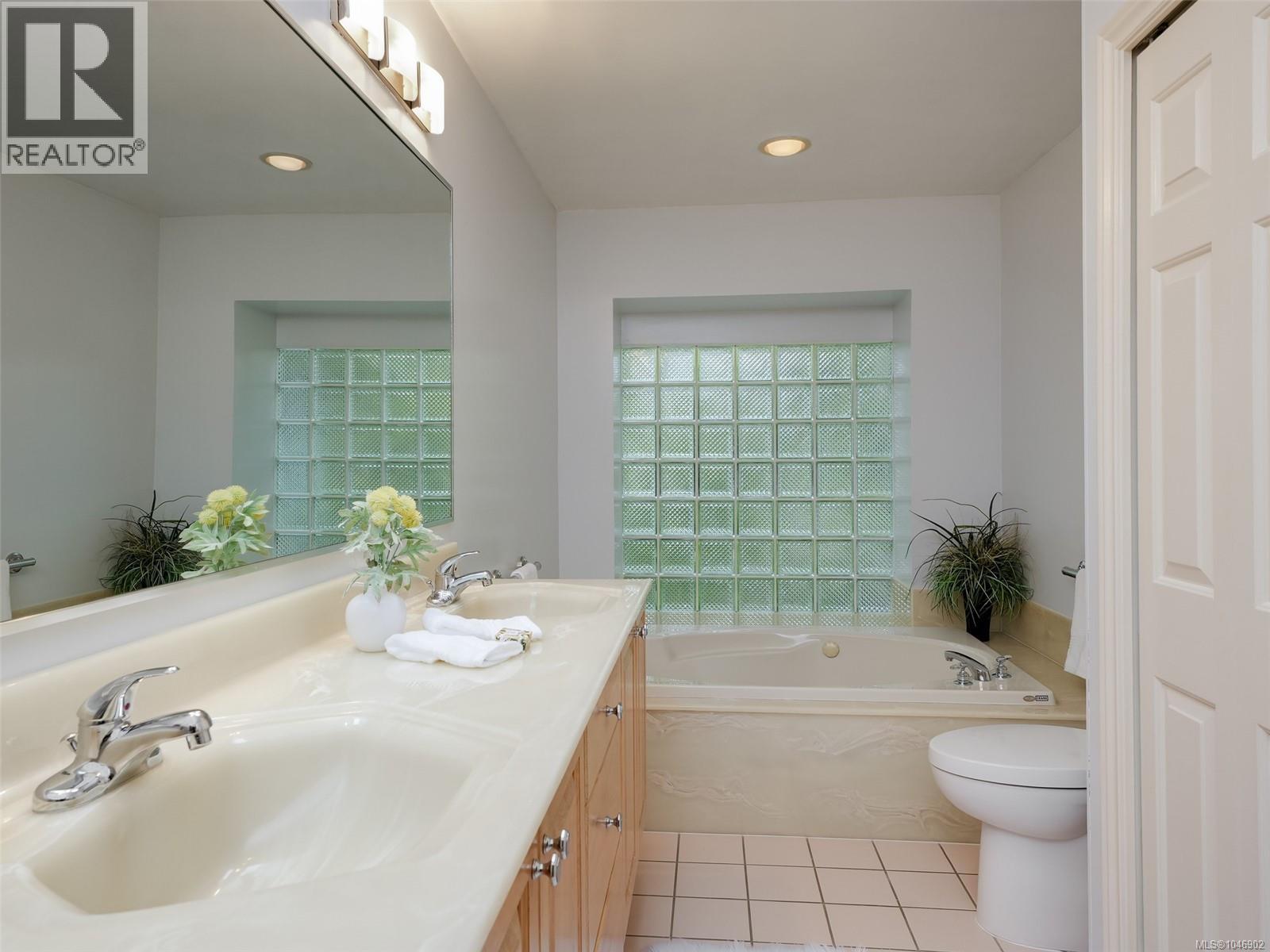 1 928 Bearwood Lane, Saanich, British Columbia  V8P 5A5 - Photo 15 - 1046902