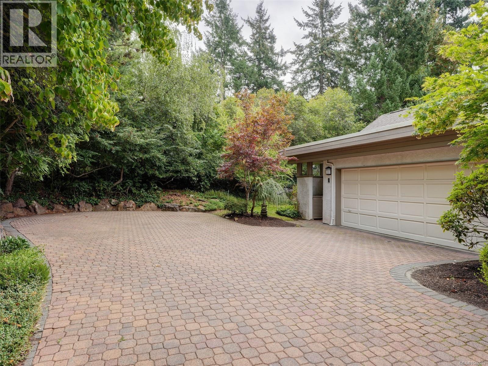1 928 Bearwood Lane, Saanich, British Columbia  V8P 5A5 - Photo 37 - 1046902