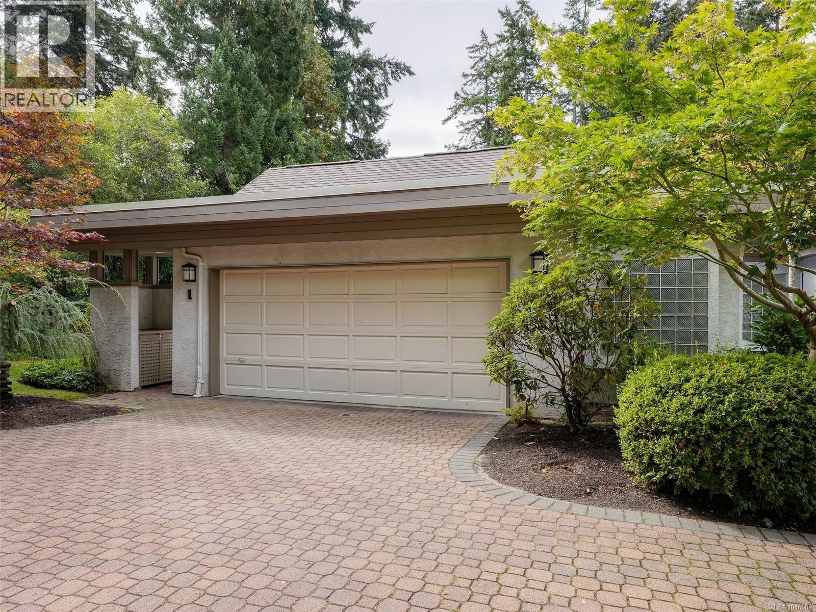 1 928 Bearwood Lane, Saanich, British Columbia  V8P 5A5 - Photo 38 - 1046902