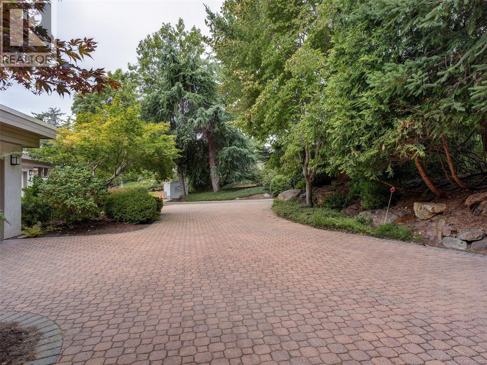 1 928 Bearwood Lane, Saanich, British Columbia  V8P 5A5 - Photo 40 - 1046902