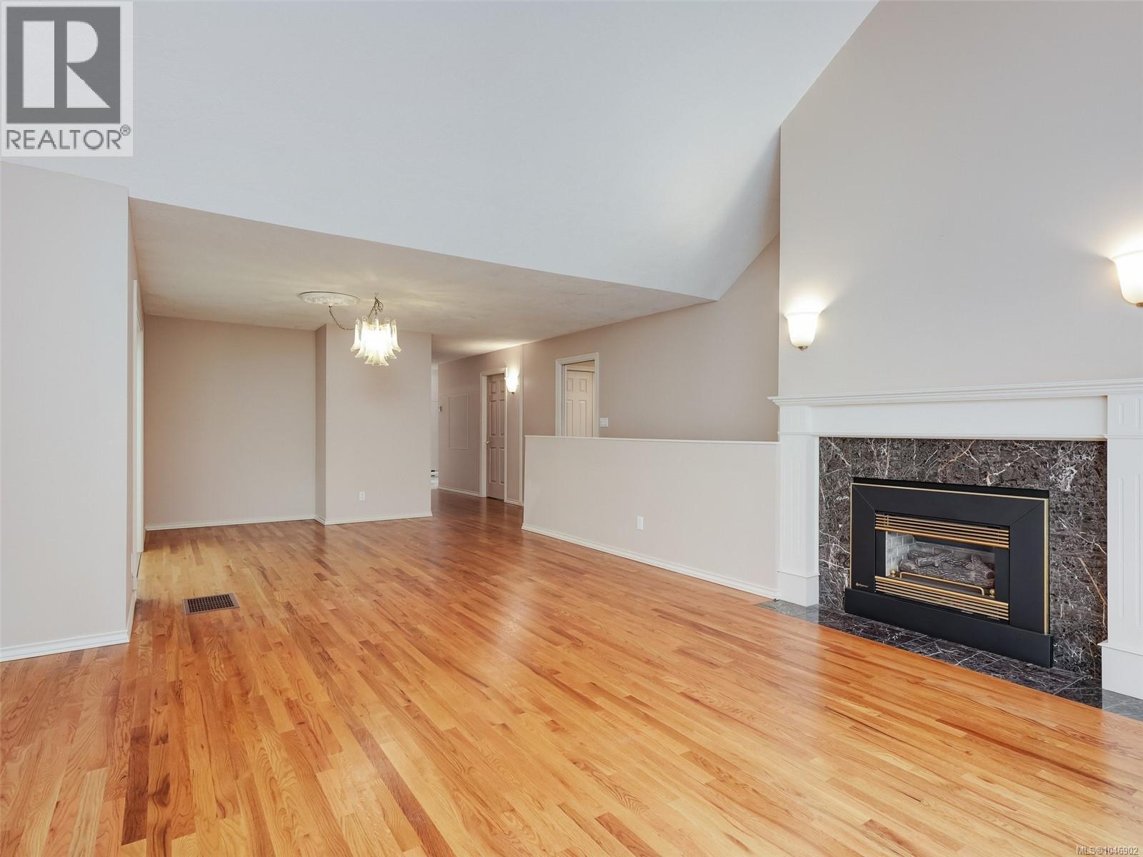 1 928 Bearwood Lane, Saanich, British Columbia  V8P 5A5 - Photo 5 - 1046902