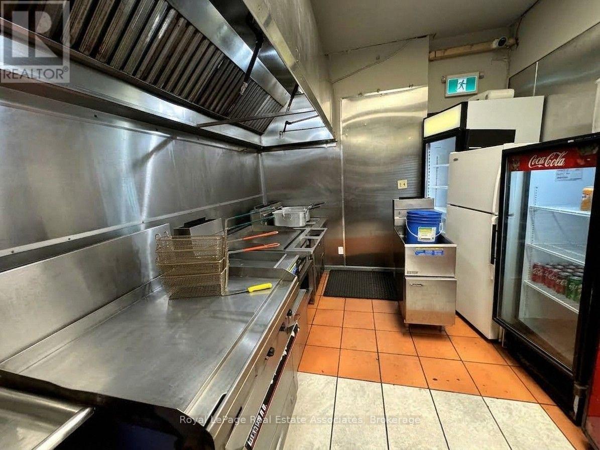 592 Queen Street W, Toronto, Ontario M6J 1E3 - Photo 5 - C13542388