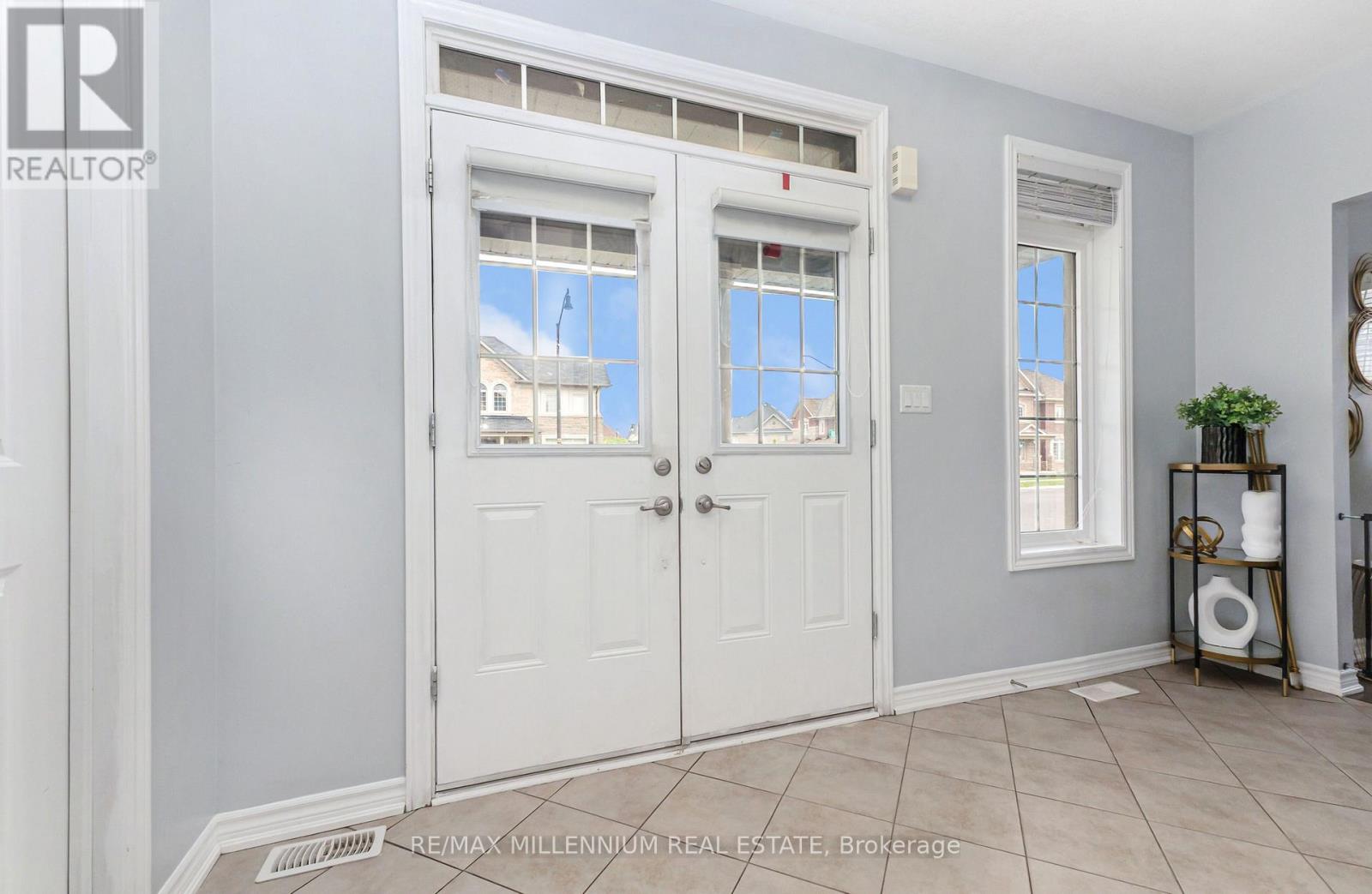 366 Remembrance Road, Brampton, Ontario  L7A 0C3 - Photo 8 - W13746364