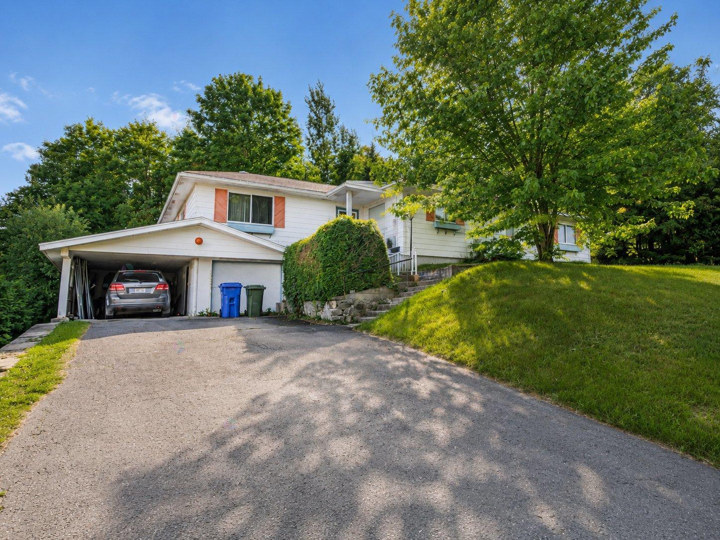 1602 Rue St-Alphonse N. Thetford Mines Quebec Canada G6G6G6 2