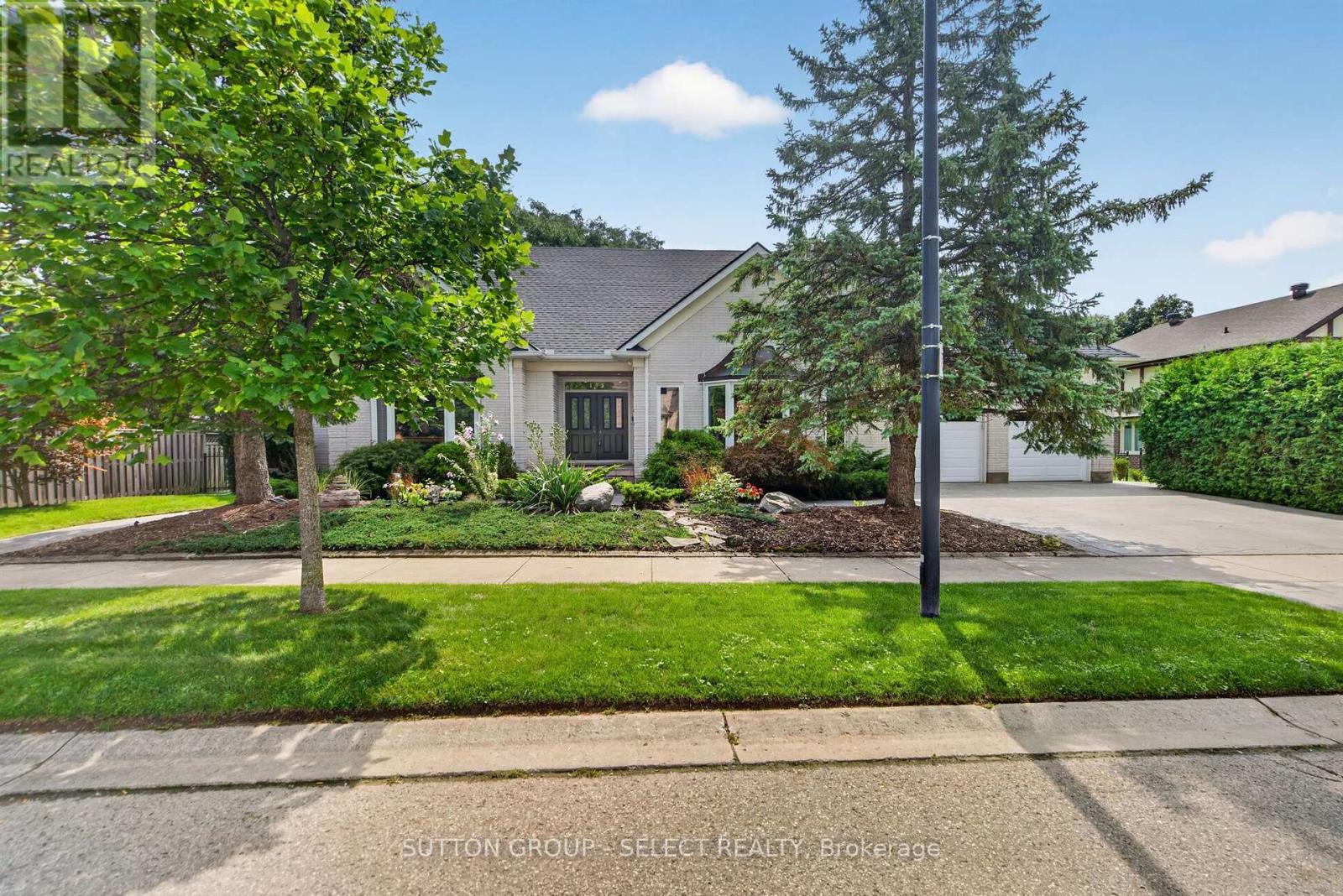 173 WHITEACRES DRIVE, London North, Ontario