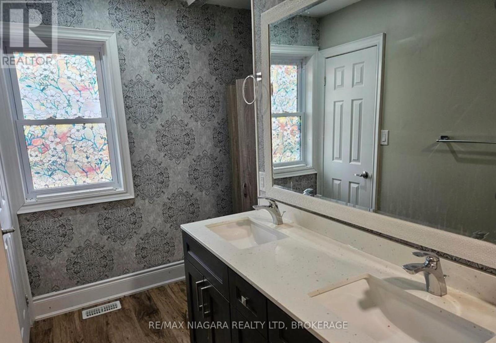 Upper - 1010 Foss Road, Pelham, Ontario  L0S 1C0 - Photo 5 - X13746586