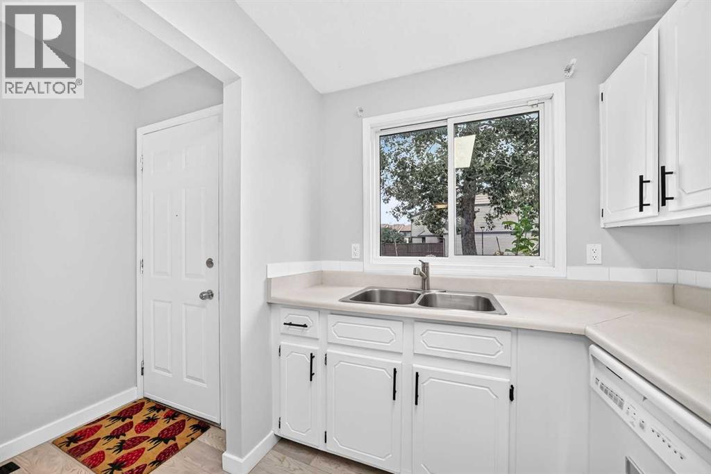 11, 3029 Rundleson Road NE, Calgary, Alberta  T1Y 3Z5 - Photo 2 - A2341645