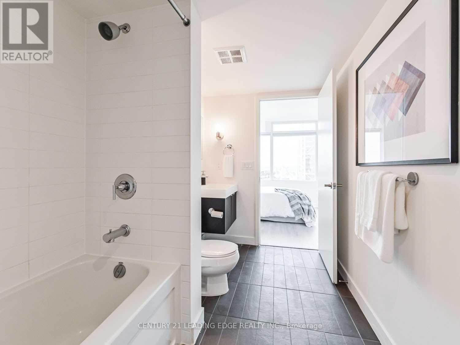4211 - 25 Telegram Mews, Toronto, Ontario  M5V 3Z1 - Photo 10 - C13746530