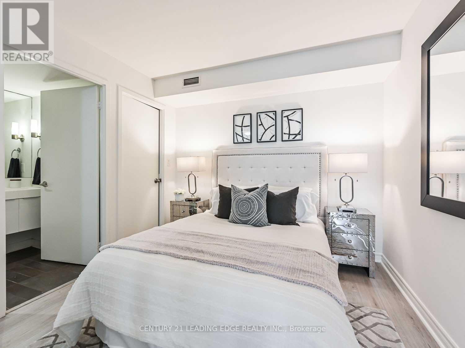 4211 - 25 Telegram Mews, Toronto, Ontario  M5V 3Z1 - Photo 13 - C13746530