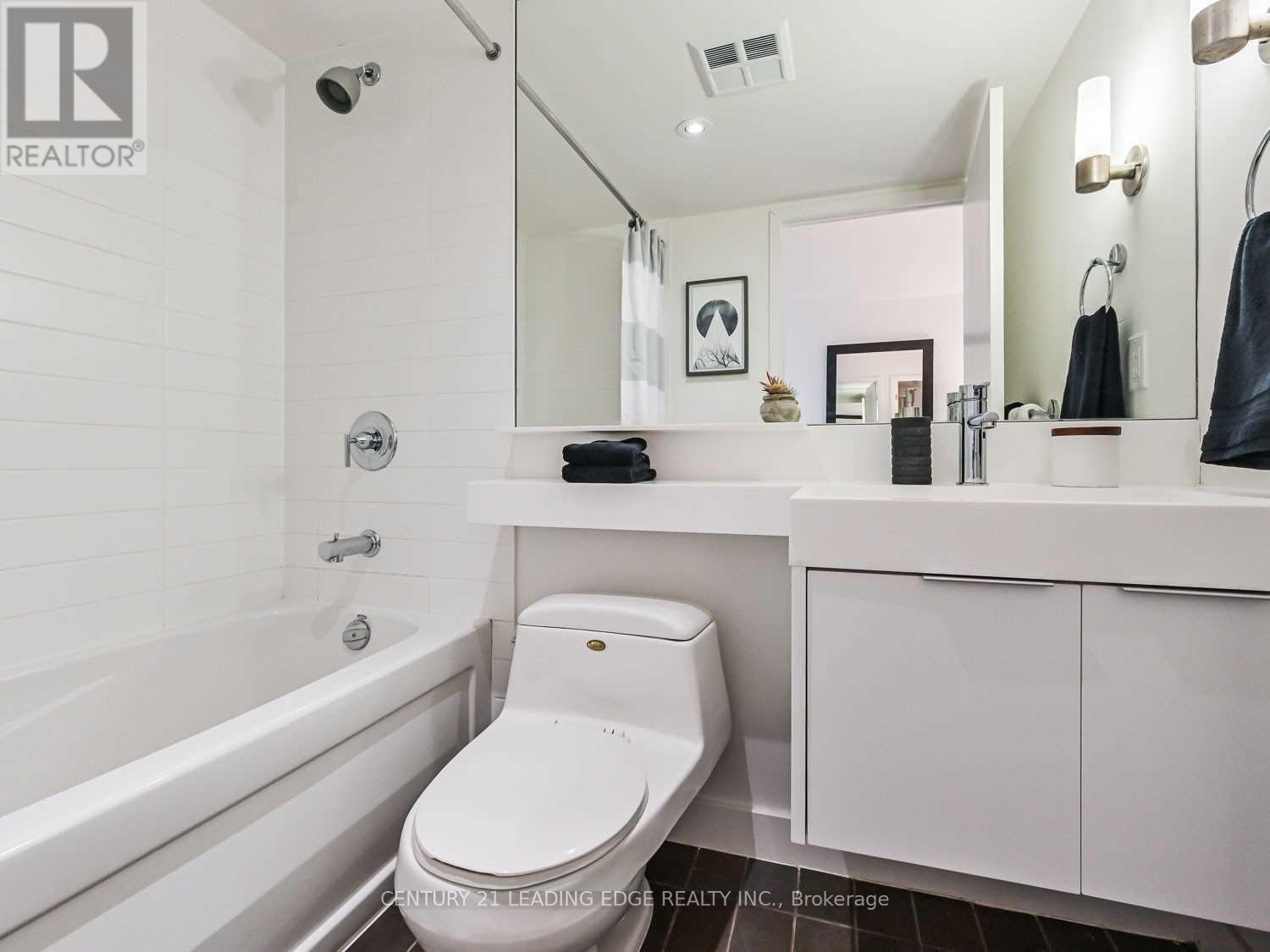 4211 - 25 Telegram Mews, Toronto, Ontario  M5V 3Z1 - Photo 15 - C13746530