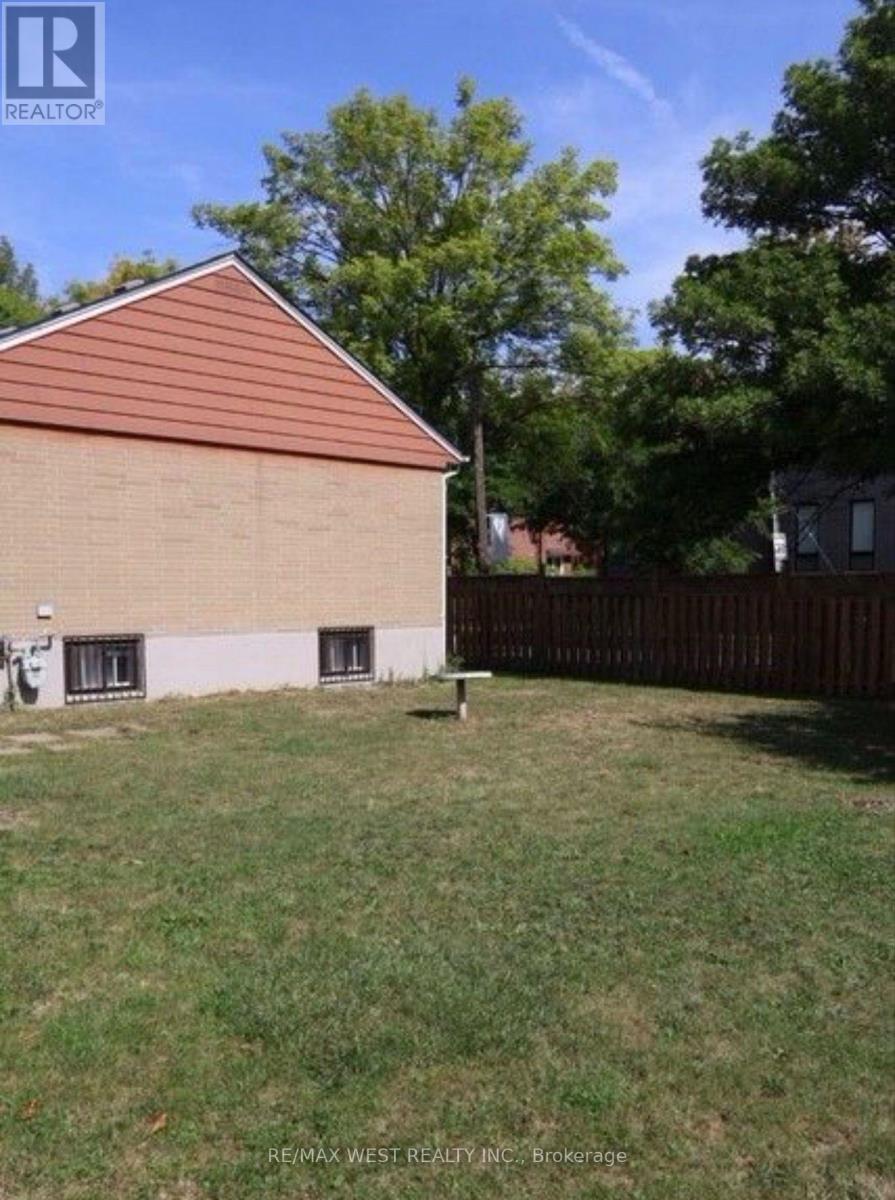 408 Drewry Avenue, Toronto, Ontario M2R 2K5 - Photo 12 - C13746614