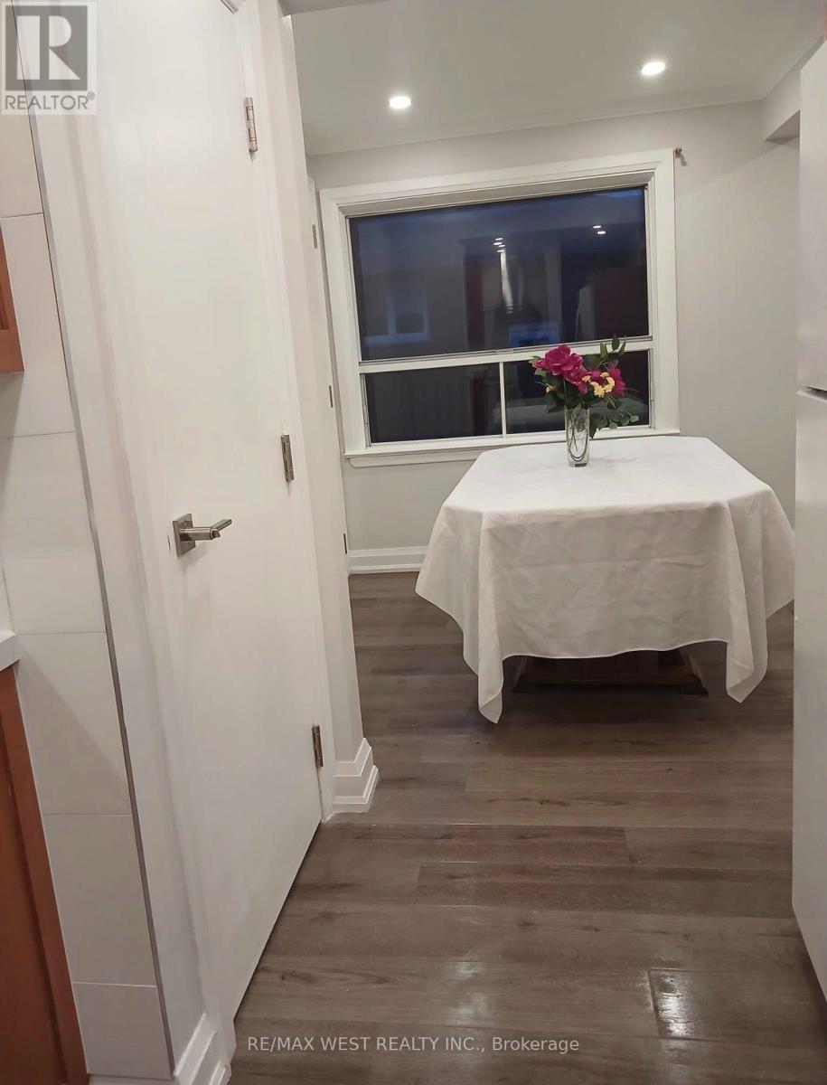 408 Drewry Avenue, Toronto, Ontario M2R 2K5 - Photo 4 - C13746614