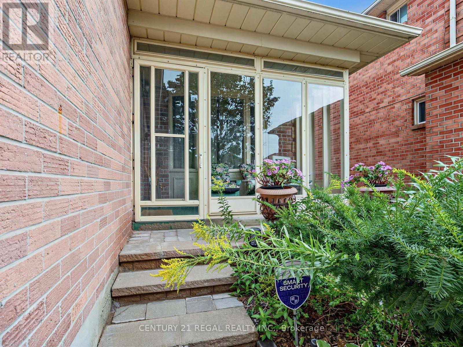 41 Coe Drive, Ajax, Ontario  L1T 3H9 - Photo 4 - E13746510
