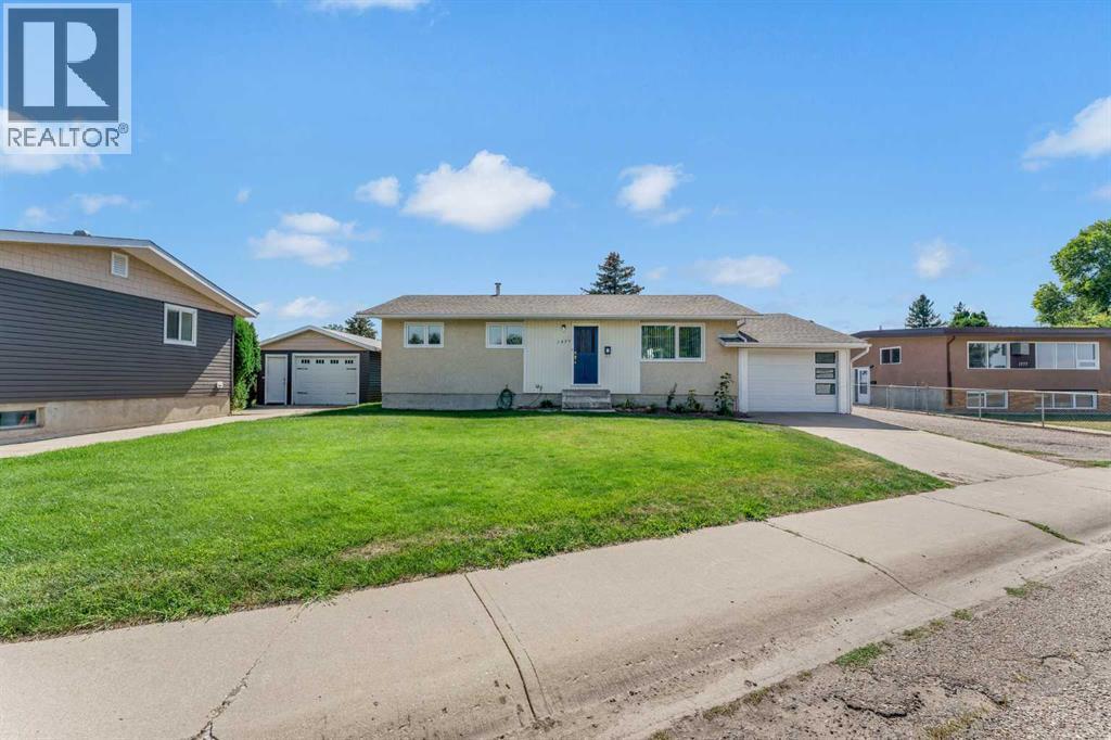 1825 16 Street SE, Medicine Hat, Alberta  T1A 7J8 - Photo 1 - A2342759