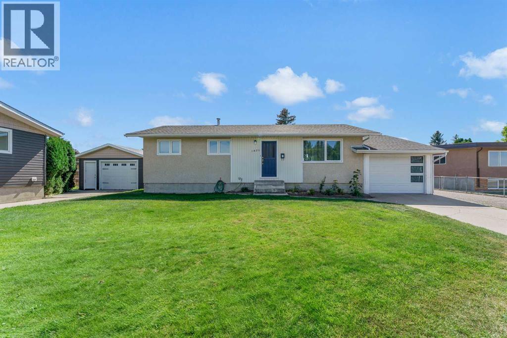 1825 16 Street SE, Medicine Hat, Alberta  T1A 7J8 - Photo 2 - A2342759