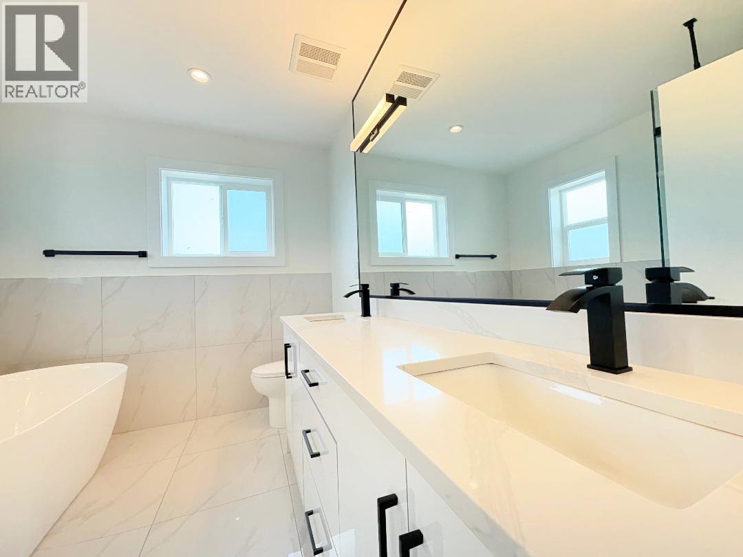 2026 E 32nd Avenue, Vancouver, British Columbia  V5N 3B8 - Photo 18 - R3124379