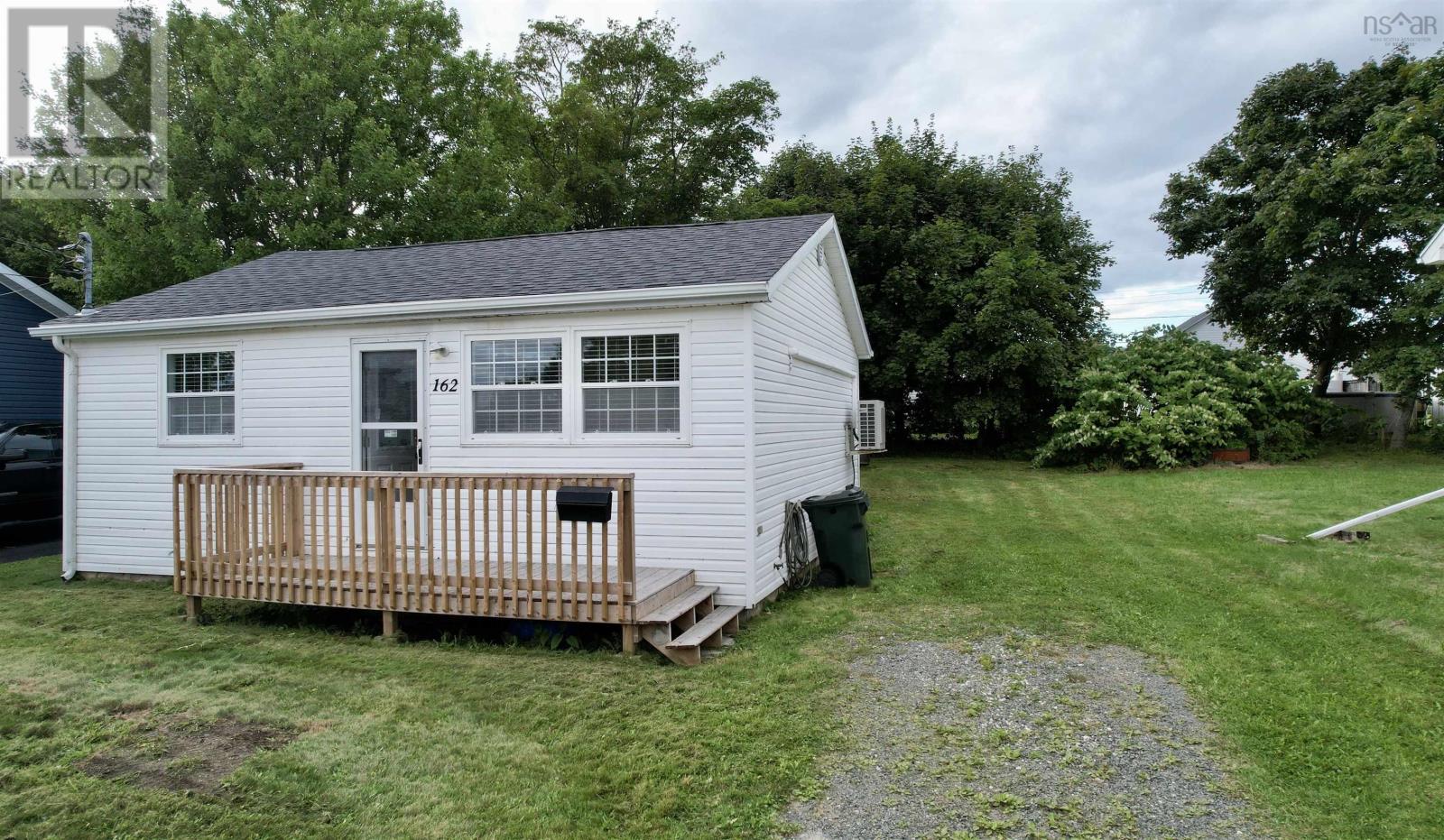 162 Upper Mclean Street, Glace Bay, Nova Scotia  B1A 2L3 - Photo 2 - 202622369