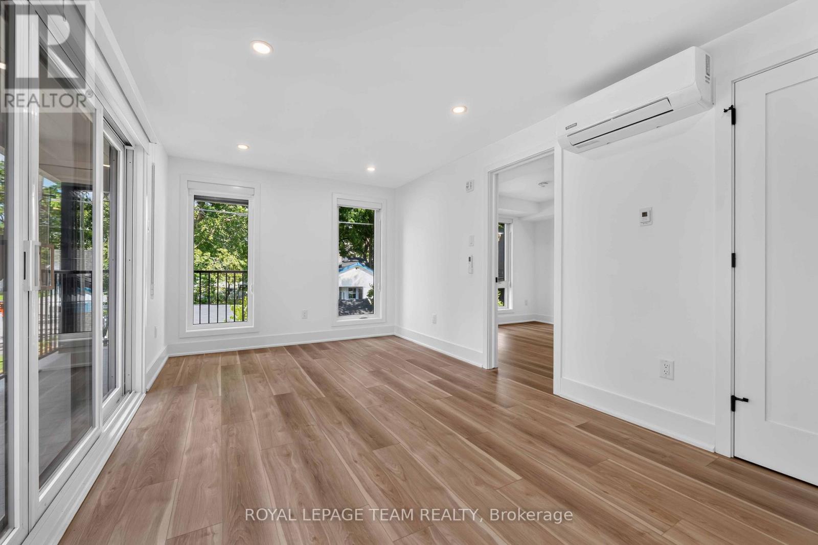 8 - 547 Melbourne Avenue, Ottawa, Ontario  K2A 1W7 - Photo 4 - X13746618