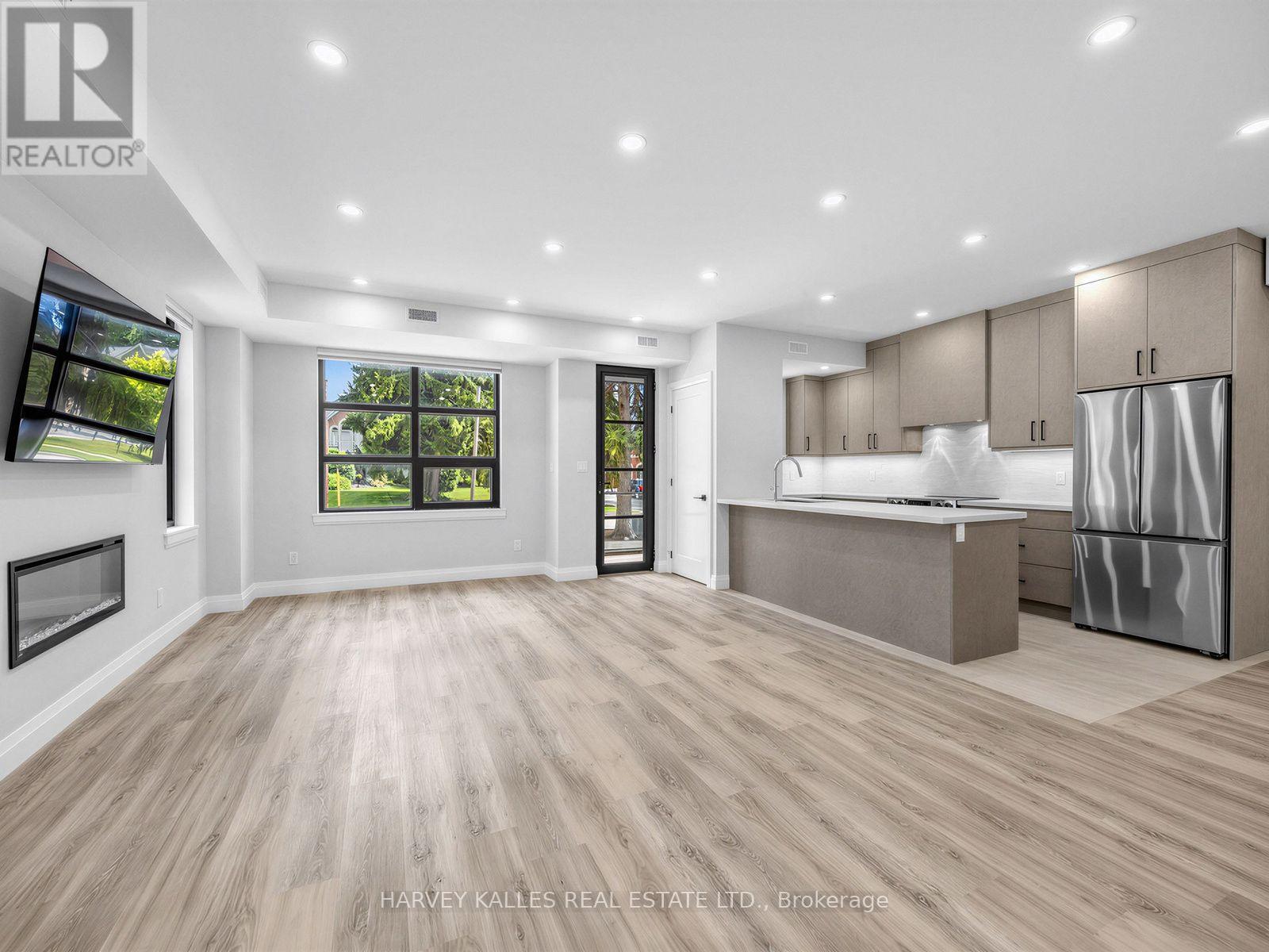 1 - 102 Shaver Avenue N, Toronto, Ontario  M9B 4N7 - Photo 3 - W13746502
