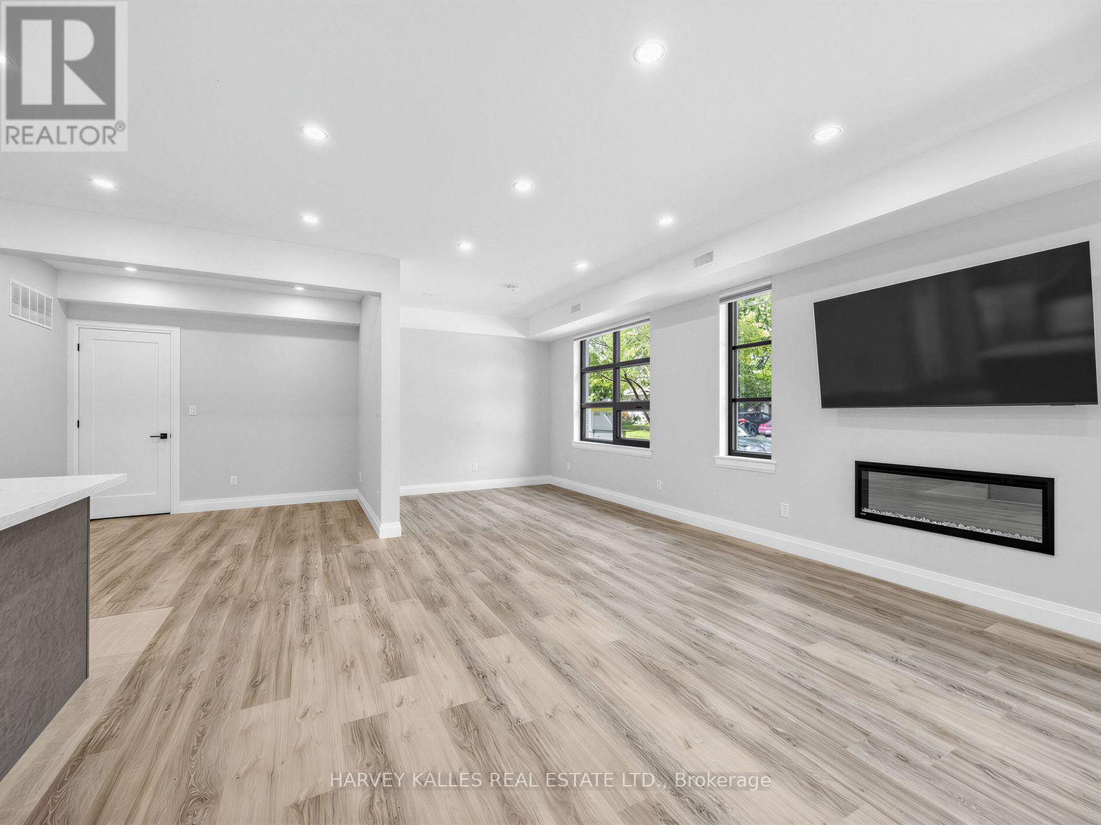 1 - 102 Shaver Avenue N, Toronto, Ontario  M9B 4N7 - Photo 5 - W13746502