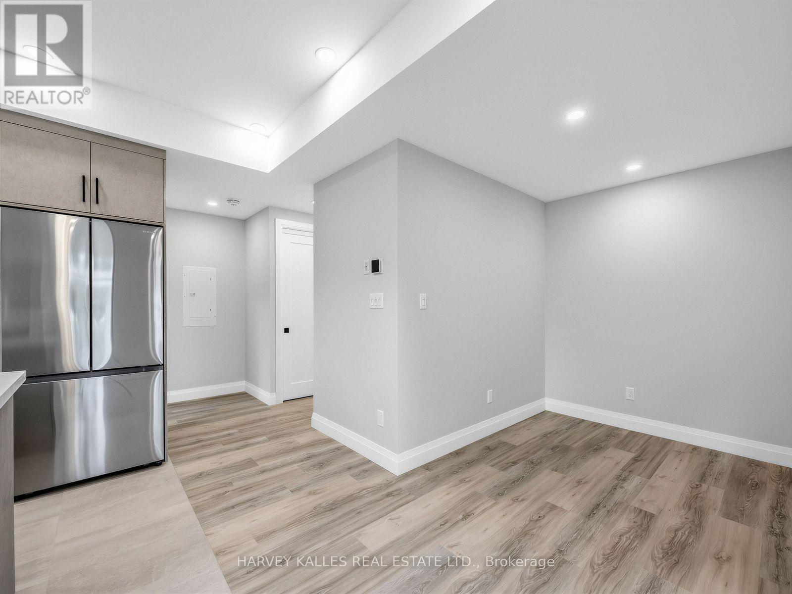 1 - 102 Shaver Avenue N, Toronto, Ontario  M9B 4N7 - Photo 6 - W13746502