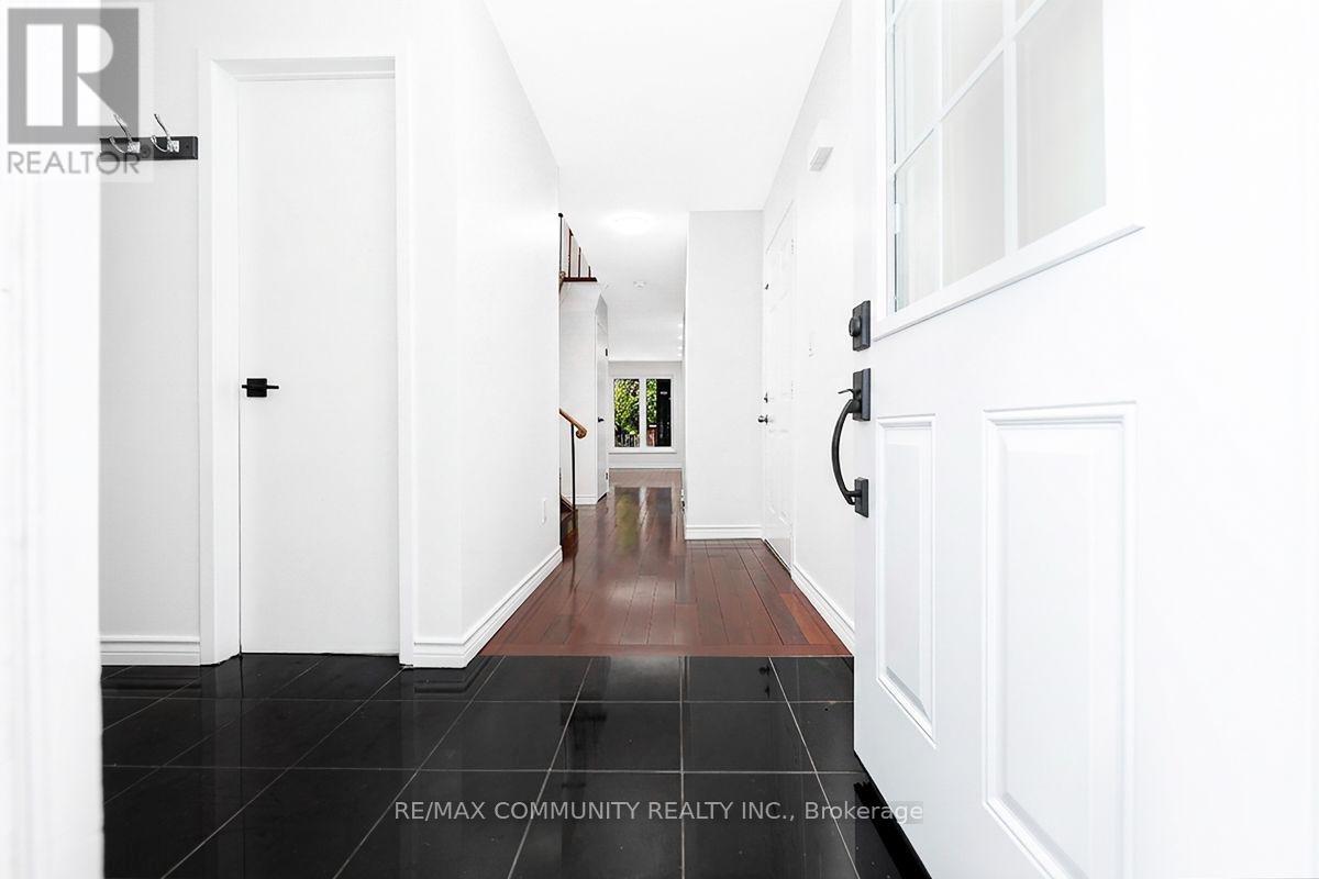 4066 Bishopstoke Lane, Mississauga, Ontario  L4Z 1M6 - Photo 3 - W13746556
