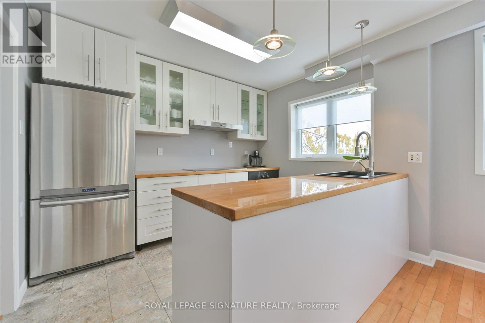 362 Silverthorn Avenue, Toronto, Ontario  M6M 3G8 - Photo 10 - W13746602