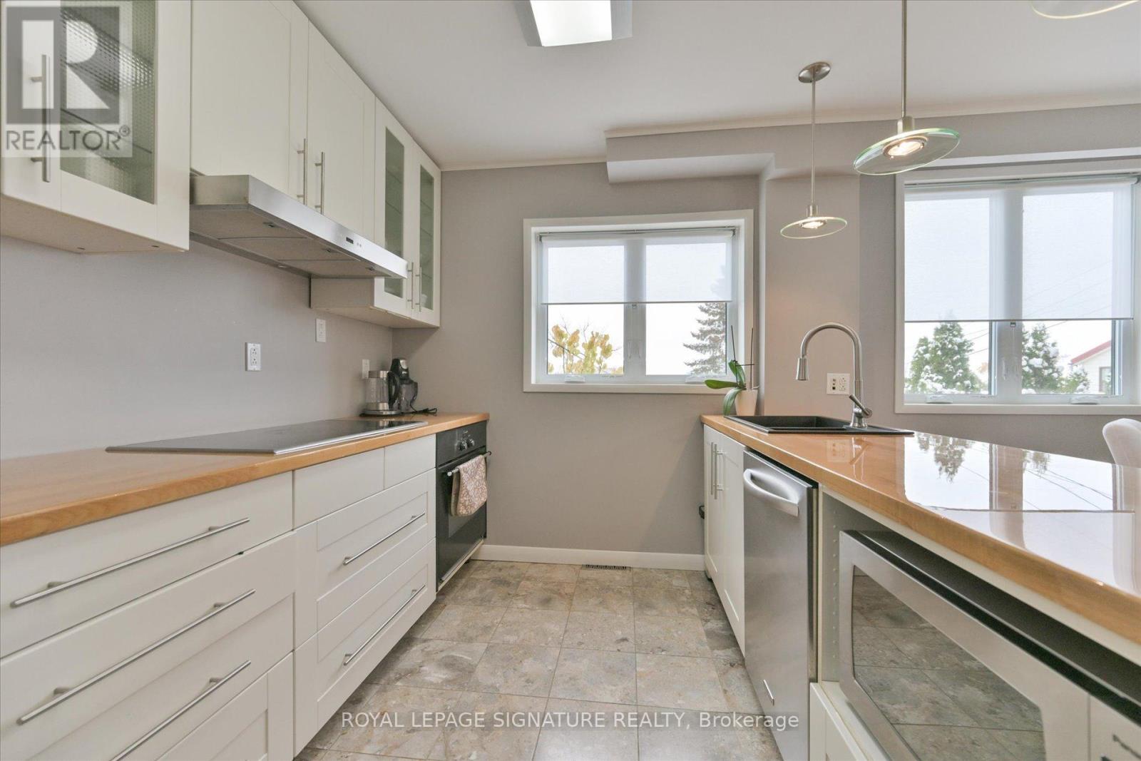 362 Silverthorn Avenue, Toronto, Ontario  M6M 3G8 - Photo 12 - W13746602