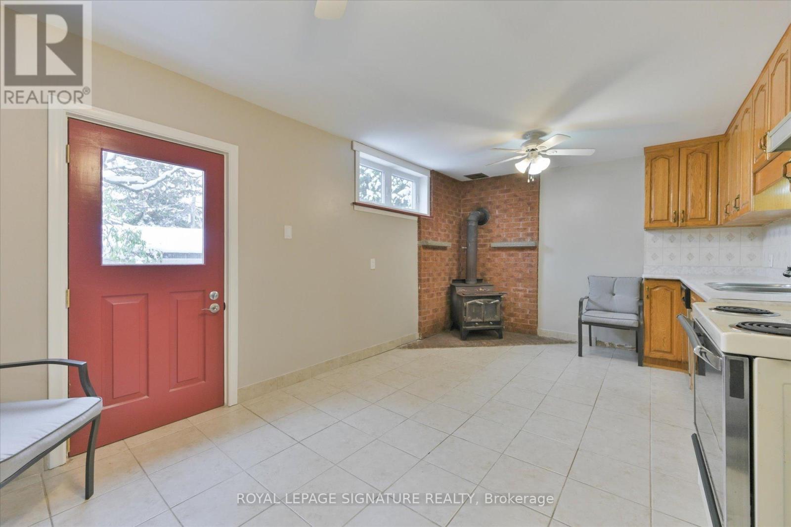 362 Silverthorn Avenue, Toronto, Ontario  M6M 3G8 - Photo 23 - W13746602