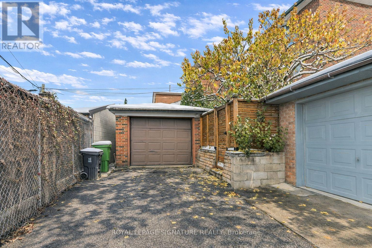 362 Silverthorn Avenue, Toronto, Ontario  M6M 3G8 - Photo 28 - W13746602