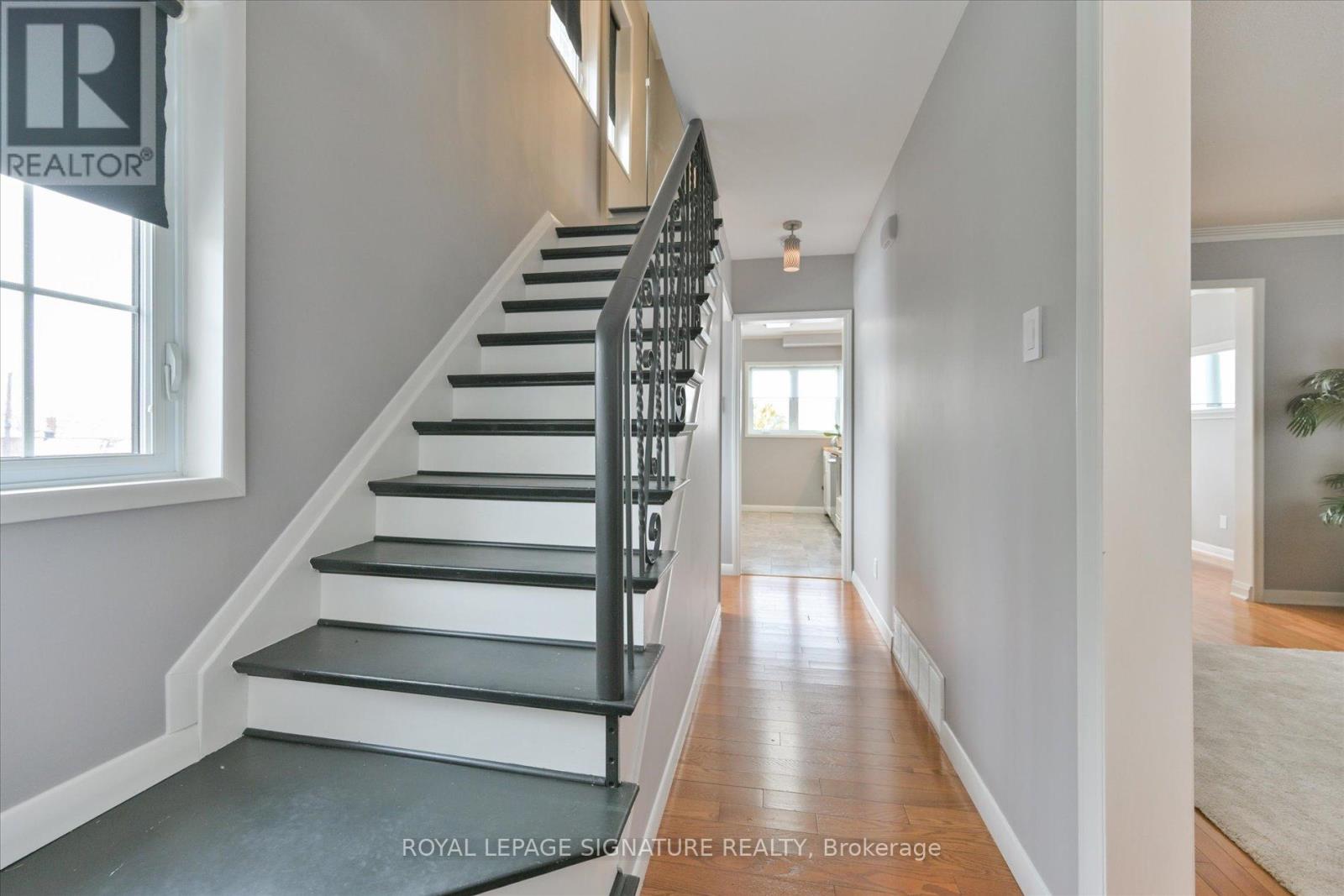 362 Silverthorn Avenue, Toronto, Ontario  M6M 3G8 - Photo 5 - W13746602