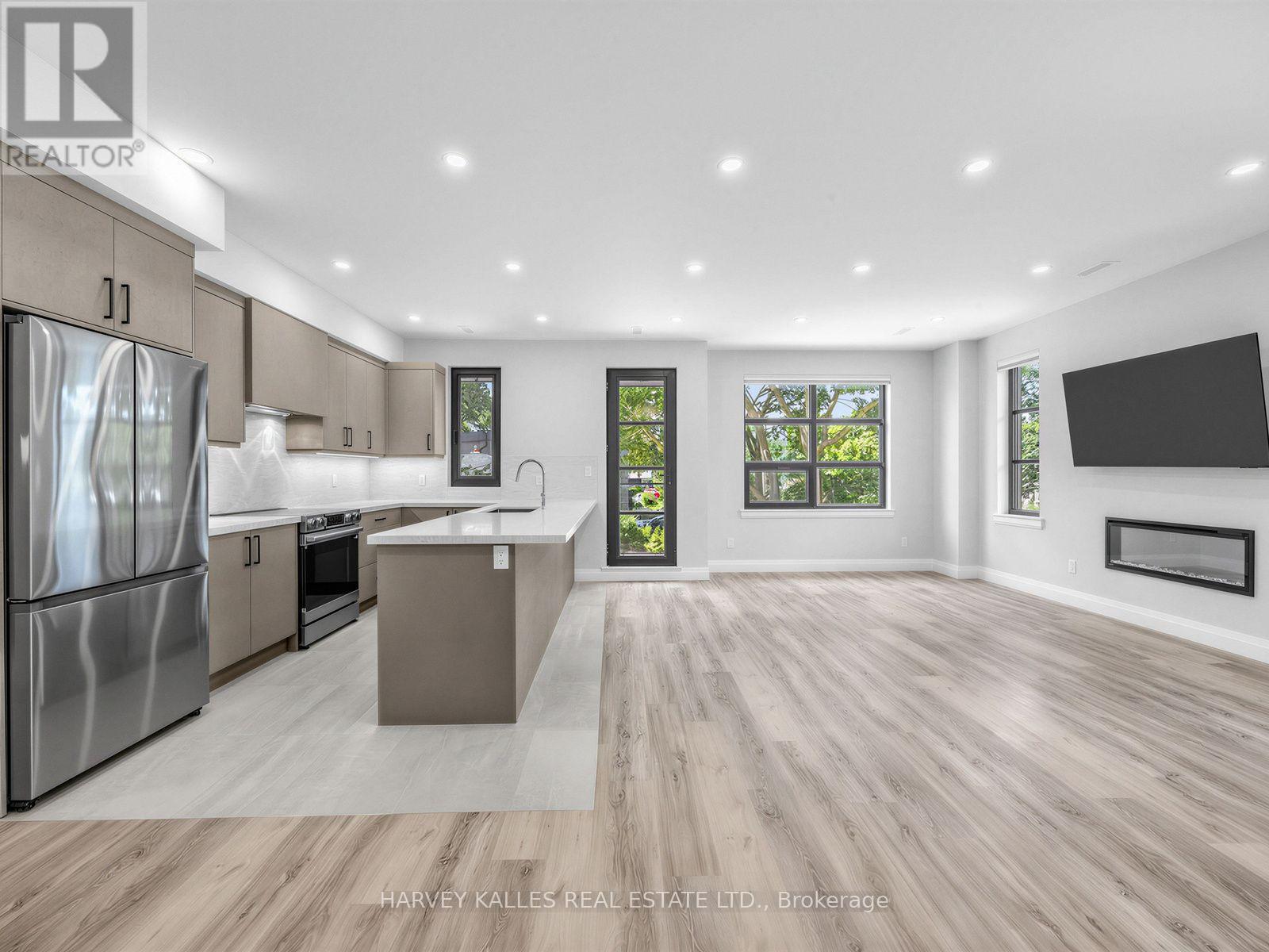 2 - 102 Shaver Avenue N, Toronto, Ontario M9B 4N7 - Photo 2 - W13746644