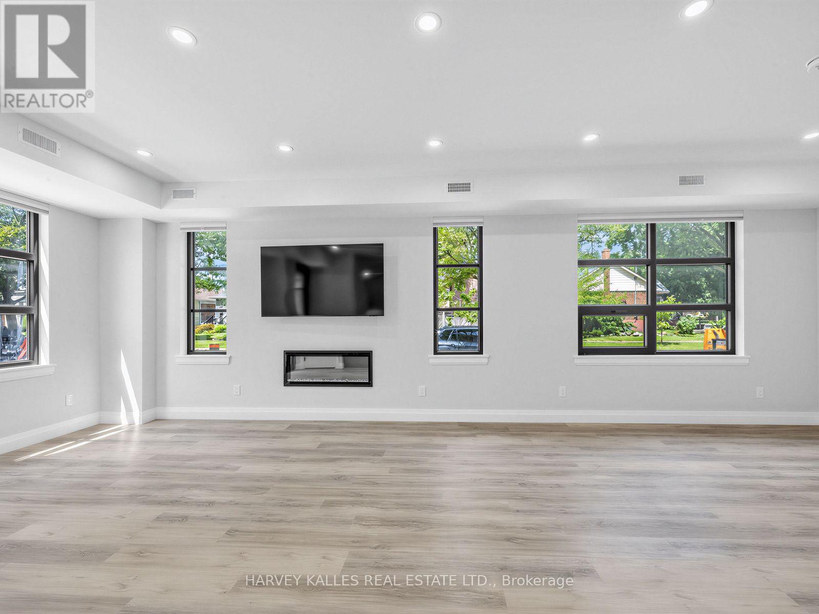 2 - 102 Shaver Avenue N, Toronto, Ontario M9B 4N7 - Photo 3 - W13746644