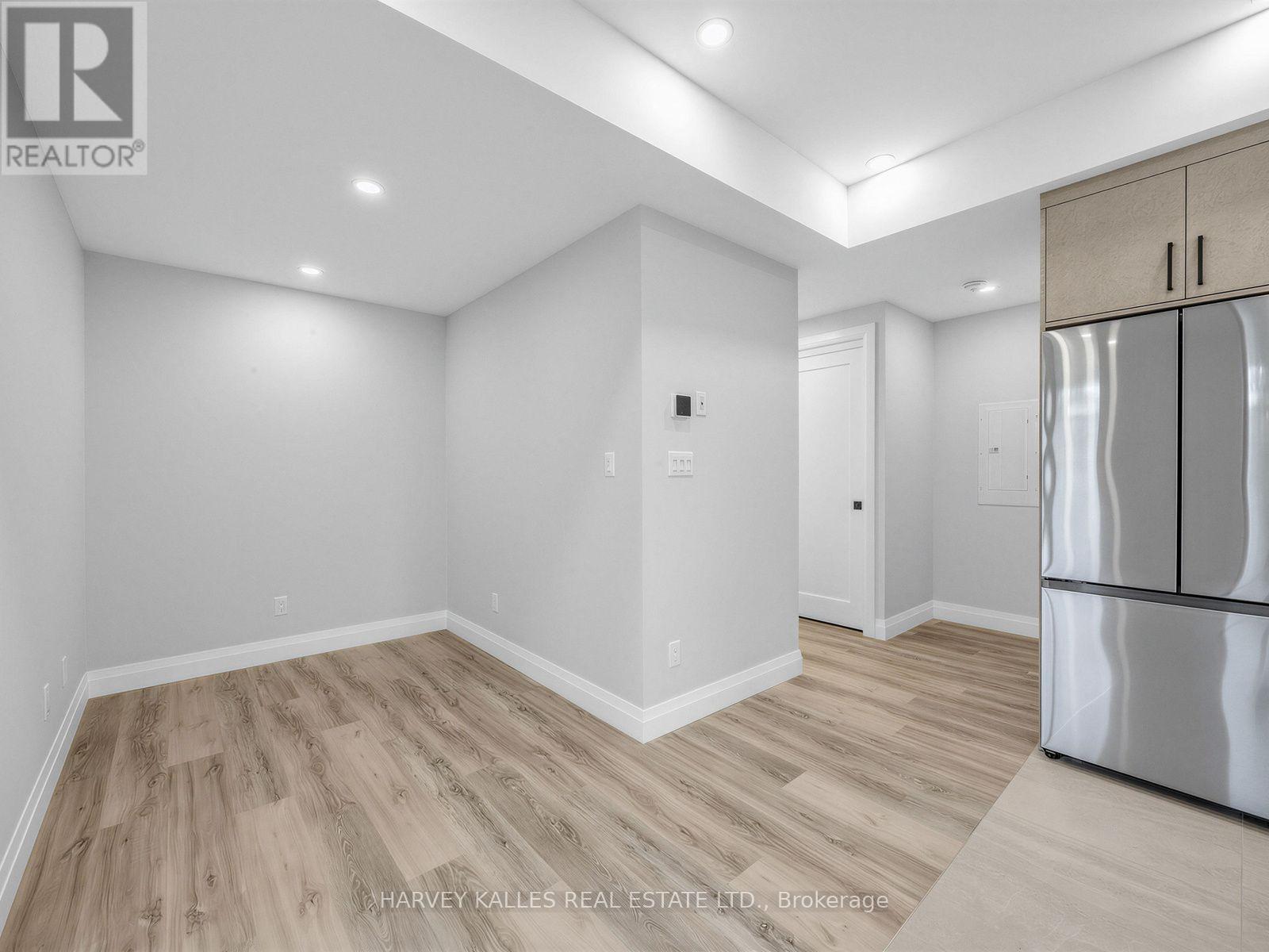 2 - 102 Shaver Avenue N, Toronto, Ontario M9B 4N7 - Photo 5 - W13746644