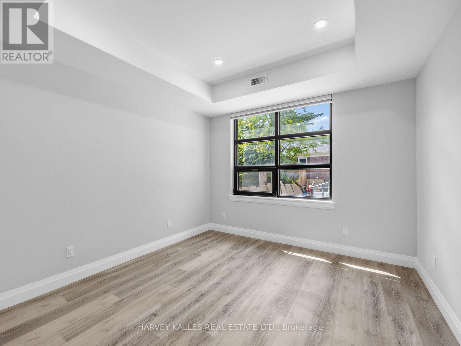 2 - 102 Shaver Avenue N, Toronto, Ontario M9B 4N7 - Photo 7 - W13746644