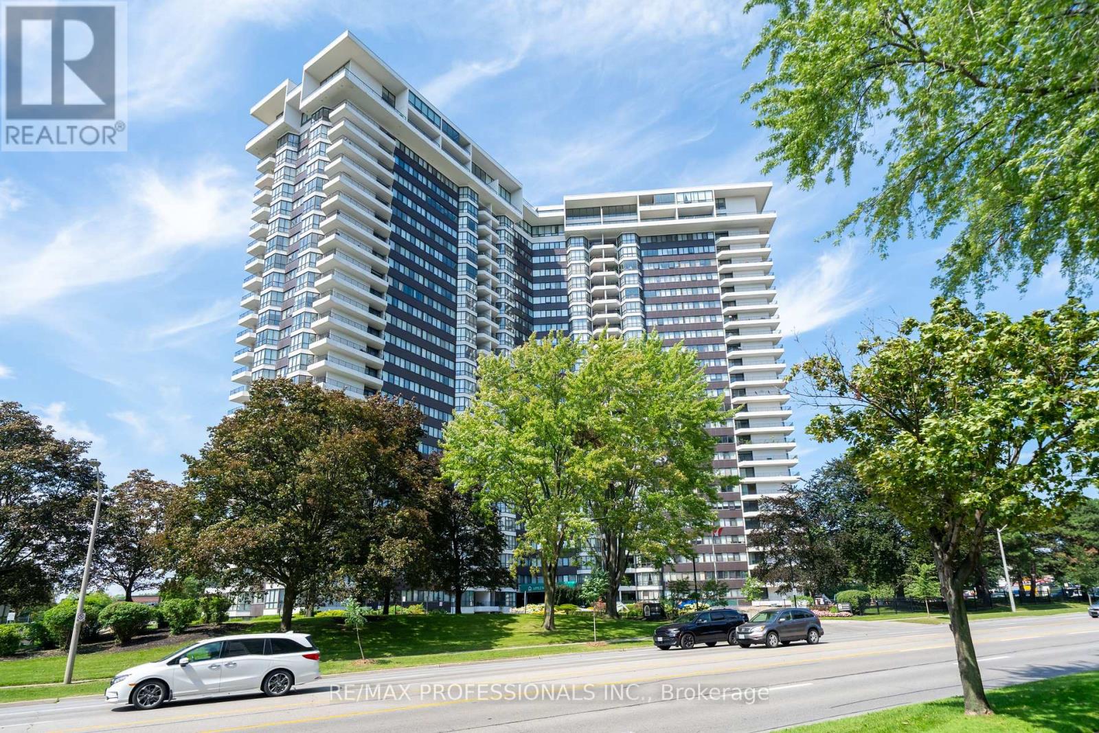 1204 - 1333 Bloor Street, Mississauga, Ontario  L4Y 3T6 - Photo 2 - W13746652