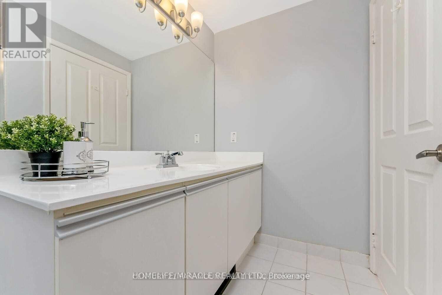 418 - 2199 Sixth Line, Oakville, Ontario  L6H 5V3 - Photo 4 - W13746654