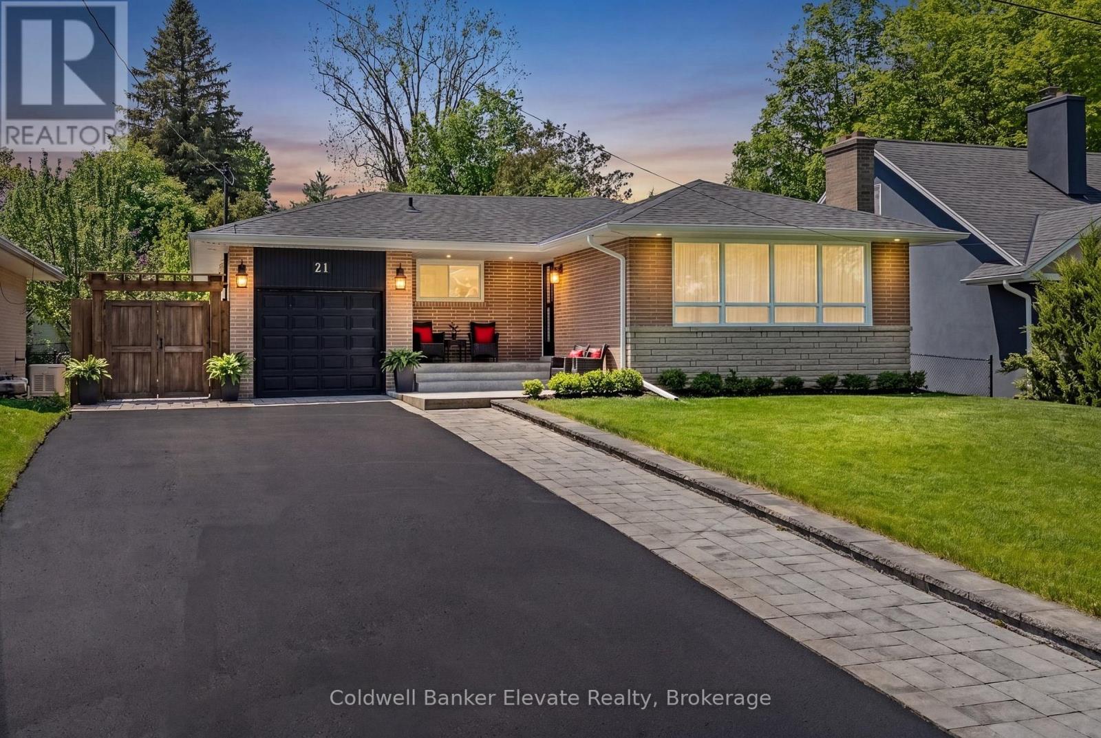 21 Market Street, Halton Hills, Ontario  L7G 3B9 - Photo 1 - W13746666