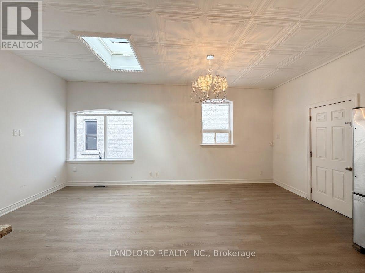 Upr. Fr - 385 Jane Street, Toronto, Ontario  M6S 3Z3 - Photo 9 - W13746686