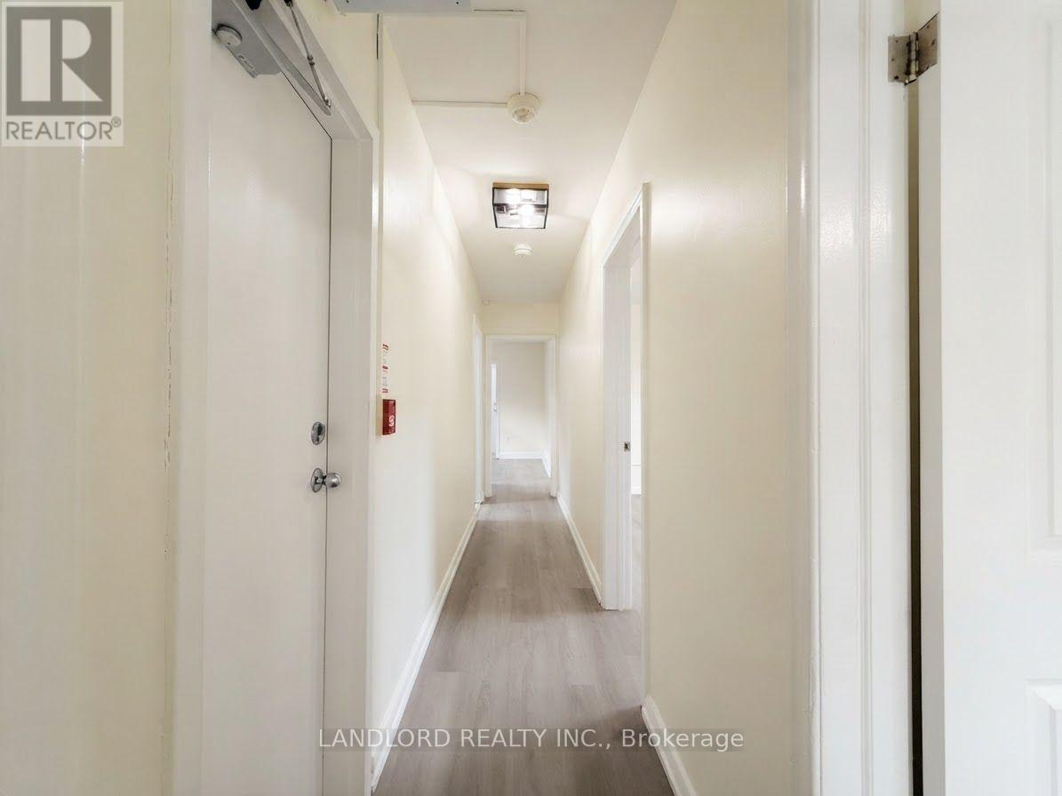 Main - 46 Montcalm Avenue, Toronto, Ontario  M6E 4N7 - Photo 16 - W13746692