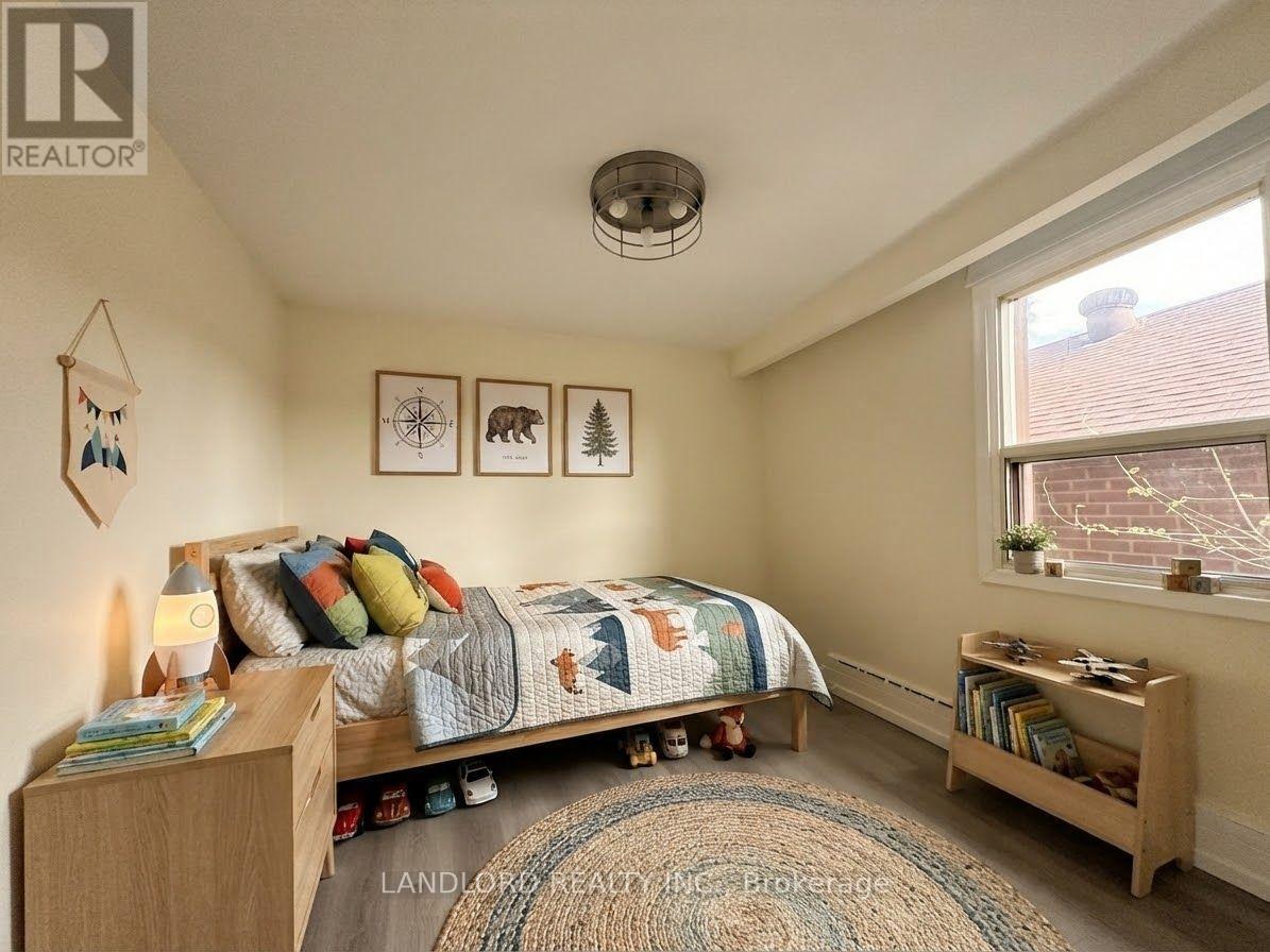 Main - 46 Montcalm Avenue, Toronto, Ontario  M6E 4N7 - Photo 25 - W13746692
