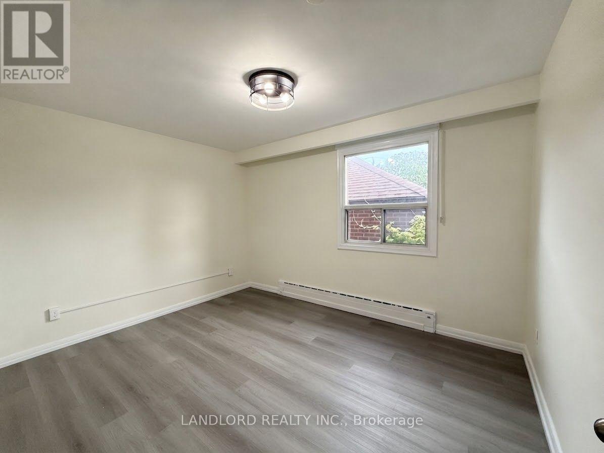 Main - 46 Montcalm Avenue, Toronto, Ontario  M6E 4N7 - Photo 27 - W13746692