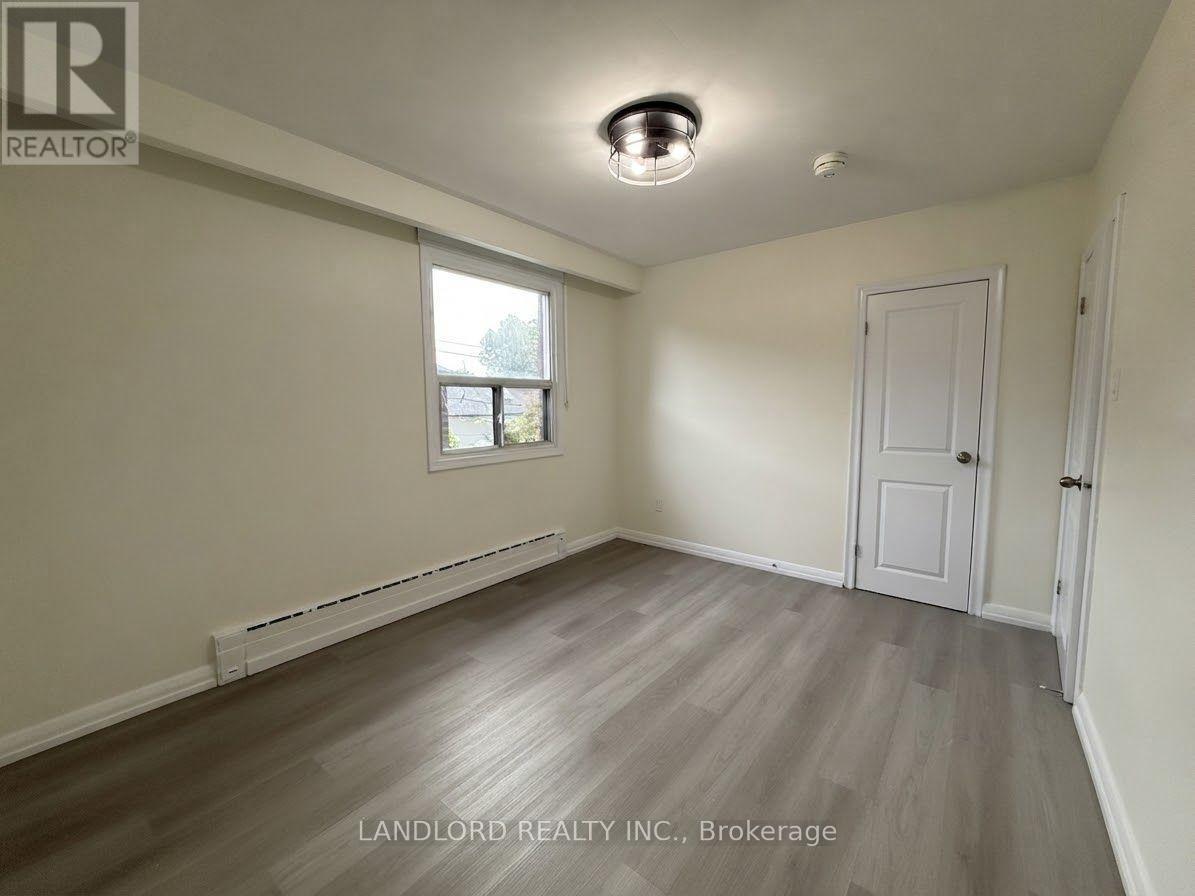 Main - 46 Montcalm Avenue, Toronto, Ontario  M6E 4N7 - Photo 28 - W13746692