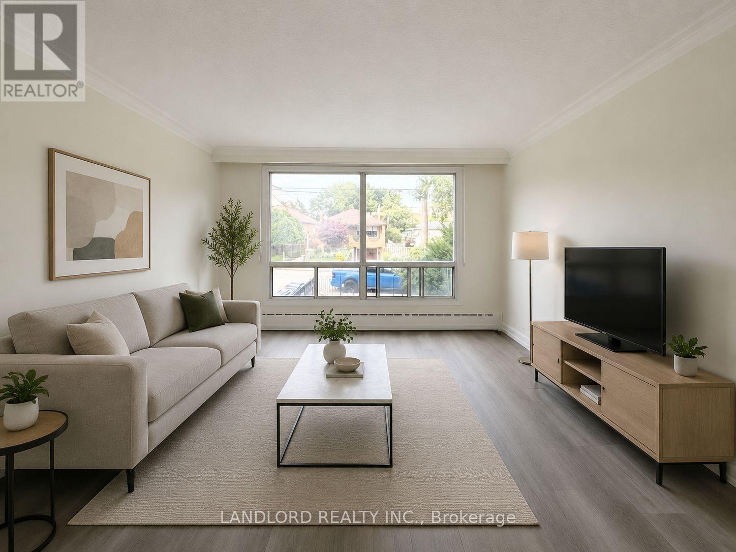 Main - 46 Montcalm Avenue, Toronto, Ontario  M6E 4N7 - Photo 3 - W13746692