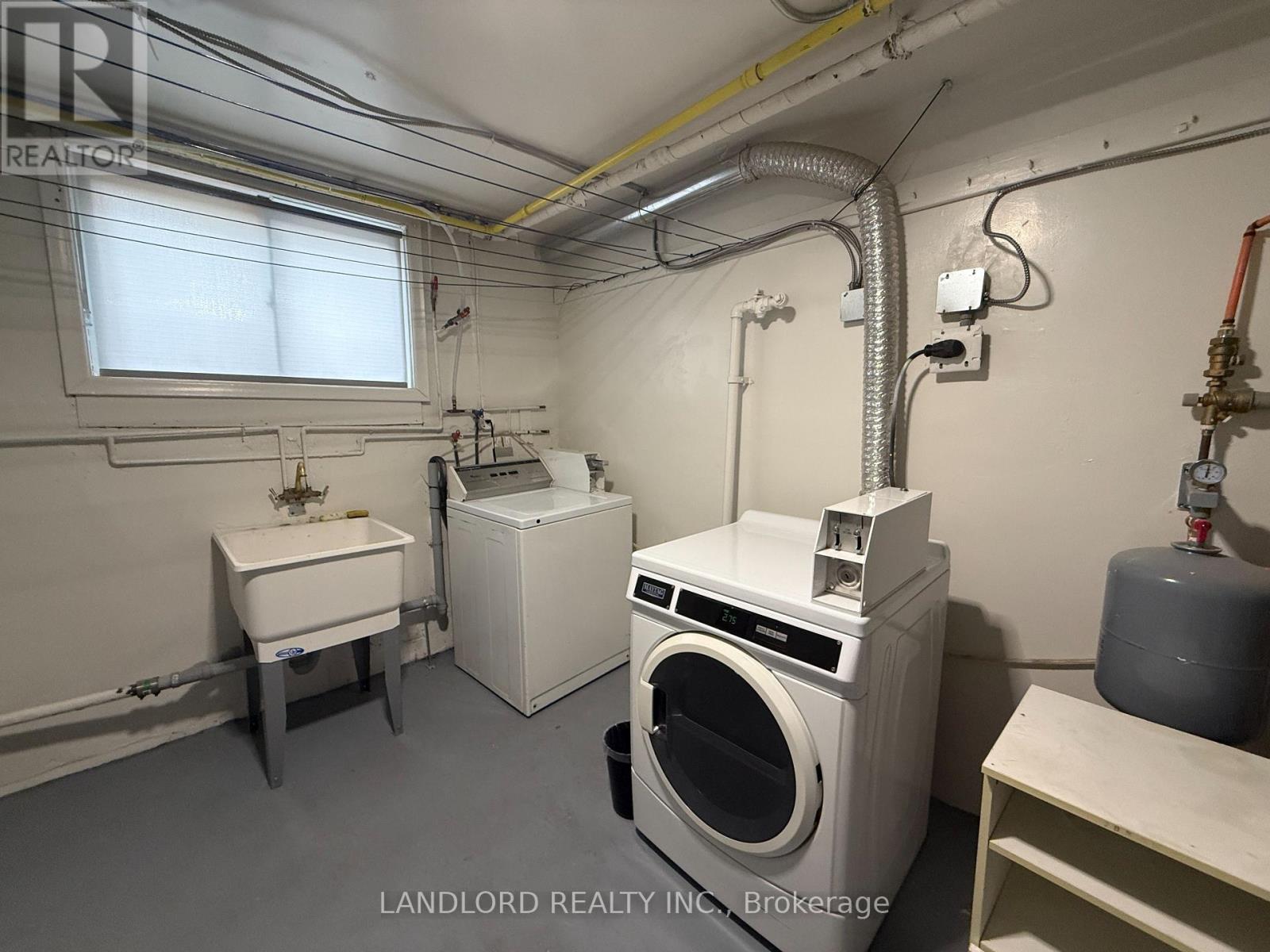 Main - 46 Montcalm Avenue, Toronto, Ontario  M6E 4N7 - Photo 30 - W13746692